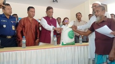 সোনাতলায় মা ইলিশ সংরক্ষণে ১৬০ জেলে পরিবারে ৪ টন চাল বিতরণ